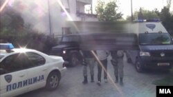 Pamje nga aksioni i policisë së Maqedonisë për kapjen e të dyshuarve për vrasjet në Smillkovc. Shkup, 1 maj 2012.