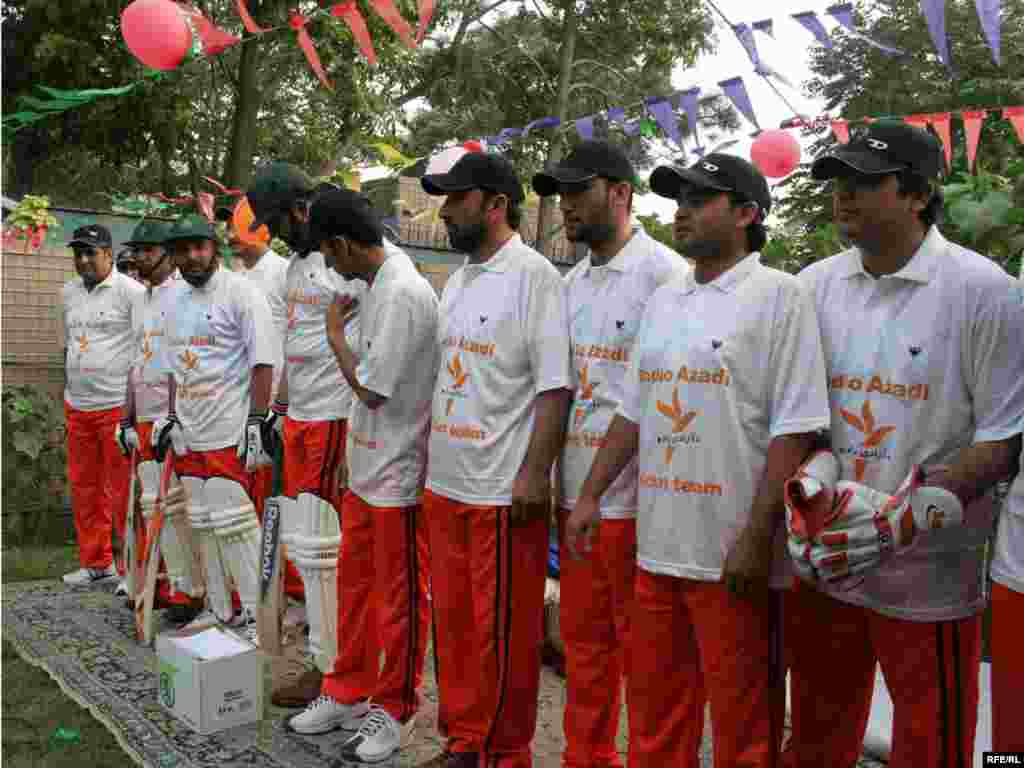 هغه لوبغاړي چې د ازادۍ راډیو د کرکټ په ټیم کې به لوبېږي