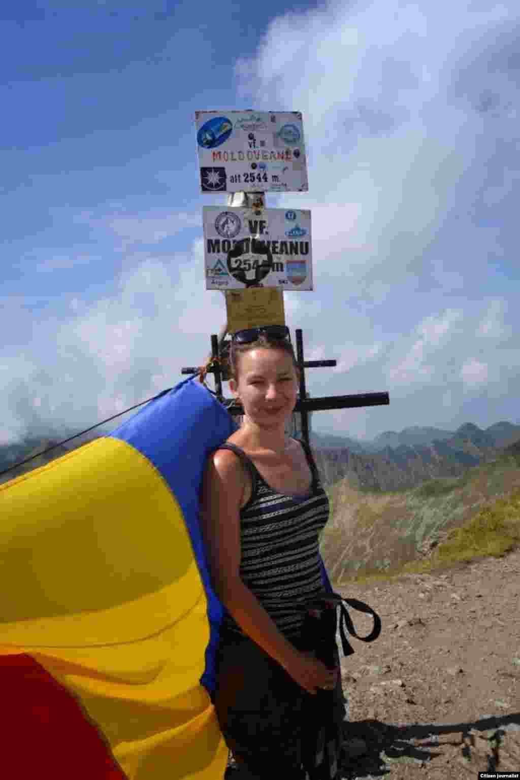 Beata Janosz (RFE/RL, Praga) pe Vîrful Moldoveanu... 