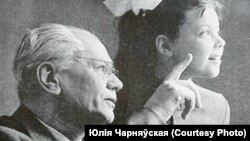 Васіль Вітка з унучкай Юліяй Чарняўскай