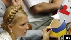 От оппозиции ждут жертвы: каждый, кто откажется от депутатских полномочий, не получит ни отпускных, ни заработной платы за последние месяцы