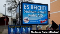 "Альтернатива для Германии" надеется, что энергетический кризис принесет ей новые голоса избирателей (На снимке – предвыборный плакат АдГ в Магдебурге)