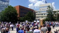 Punëtorët e Telekomit protestojnë pas bllokimit të xhirollogarive