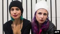 Надія Толоконникова (л) і Марія Альохіна