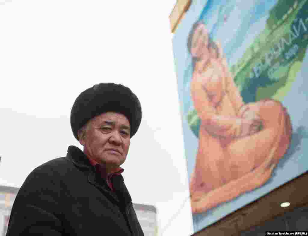 Бурулайдын атасы Турдаалы Кожоналиев: "Кыргыз элинде мындай жамандык болбосун. Зордук-зомбулуктун айынан эч бир ата кызынан айрылбасын". 