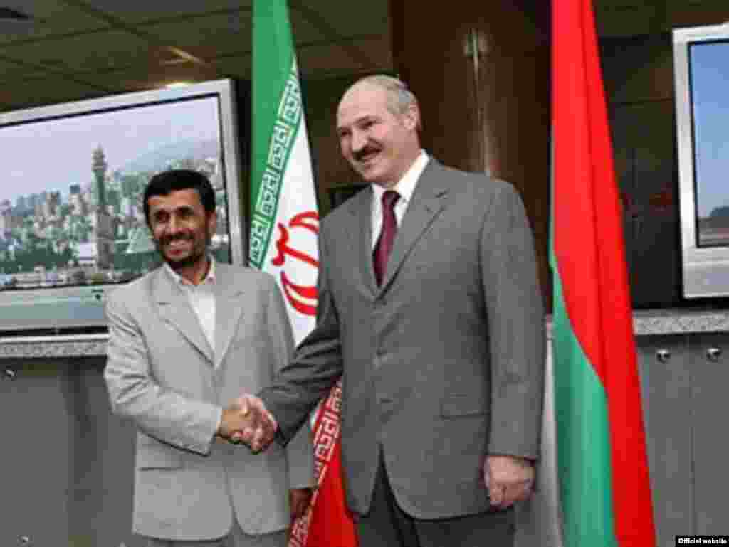 Махмуд Ахмадзінэжад і Аляксандар Лукашэнка на прэсавай канфэрэнцыі ў Менску, 22 траўня 2007 году