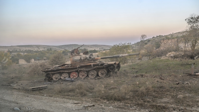 В Карабахе сообщают об успешном отражении атак ВС Азербайджана на южном направлении
