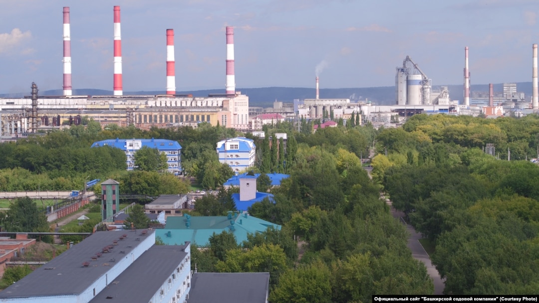 Сюзан кішкентайларды кесіп өтетін неко порно косплейін жасады