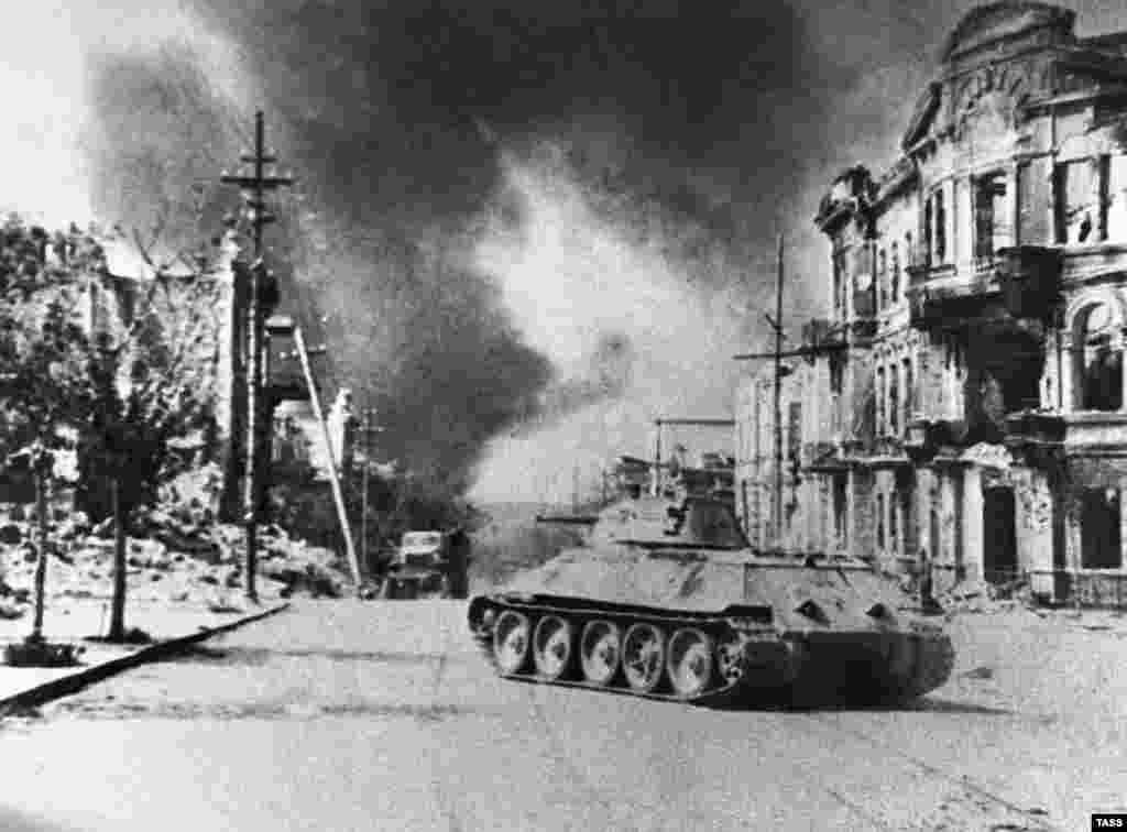 A&nbsp;T-34 on a city street in Sevastopol, Crimea, after the city was liberated by the Red Army from the Nazi German occupation in 1944.