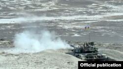 Azerbaijan - A Russian-manufactured tank opens fire during an Azerbaijani military exercise, 26Jun2014.