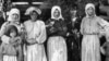 Жители горной деревни. 1890-е. Фото В. Селлы