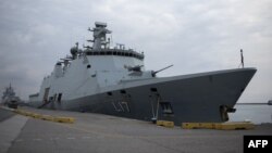 Կիպրոս - Դանիական HDMS Esbern Snare ռազմանավը Լիմասոլի նավահանգստում պատրաստվում է մեկնել Սիրիա՝ տեղափոխելու քիմիական զենքը, 2-ը հունվարի, 2014թ․
