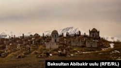 Кыргызстандагы көрүстөндөрдүн бири.