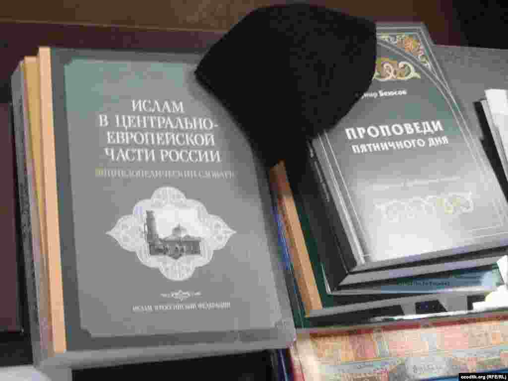 АЛ РТВ режисс&euml;ри ва муҳаррири Орифжонов Рустамнинг иш столи