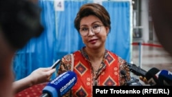 Singer Roza Rymbaeva talks to reporters after voting in Almaty on June 9.