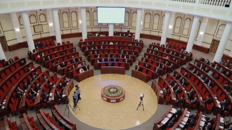 OzodDayjest: Parlament ko‘p million dollarlik qarz nomaqbul ishlatilayotganiga e’tiroz bildirdi