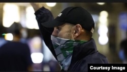 თორნიკე თოშხუა და მინდია შერვაშიძე 16 აგვისტოს დააკავეს 31 ივლისის ინციდენტის გამო - მათ აქციაზე დანით მისულ ბექა გოცირიძეზე, ხელისუფლების მხარდამჭერსა და ყოფილ ფეხბურთელზე, თავდასხმას ედავებიან, თავად კი თვლიან, რომ ადგილი ჰქონდა პროვოკაციას.