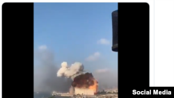 Момент взрыва в порту Бейрута, столицы Ливана