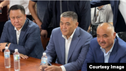 Курманкул Зулушев, Камчыбек Ташиев, Нурланбек Тургунбек уулу сот залында. Архив.