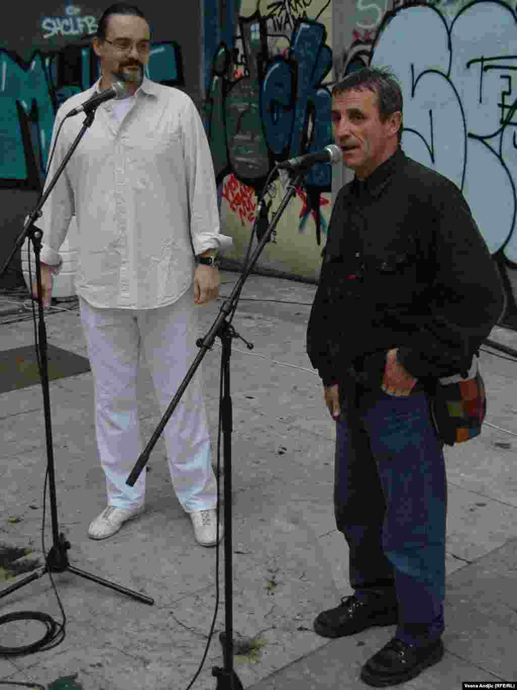 Na platou ispred filozofskog fakulteta udruženje "Umetnost življenja" organizovalo je obeležavanje Međunarodnog dana mira, Beograd, 21.09.2011. Foto: Vesna Anđić / RSE