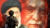 Портрет покойного Али Хаменеи на здании посольства Ирана в Багдаде 