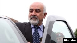 Armenia - Veteran politician Paruyr Hayrikian gets in his car after making a statement to the media in Yerevan, 28May2013.