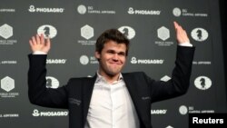 Шахмат бўйича биринчи абсолют жаҳон чемпиони Магнус Карлсен.