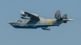 Российский военный самолет-амфибия Бе-12 над Севастополем. Архивное фото