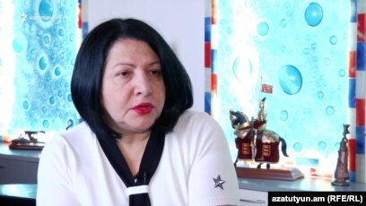 Нудист жағажайындағы үлкен сиськи жасырын камера