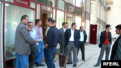 FHN əməkdaşları redaksiyanın boşaldılmasını tələb ediblər