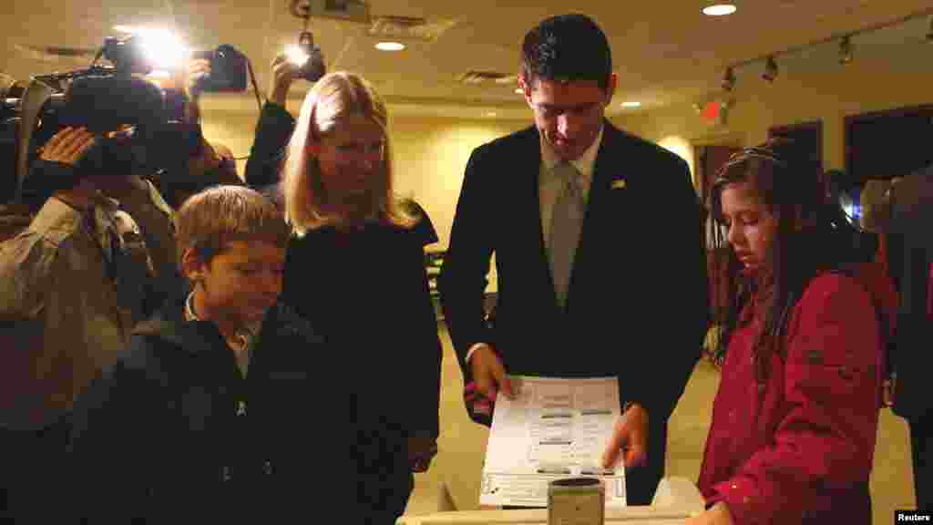 Respublika&ccedil;ıların vitse-prezidentliyə namizədi Paul Ryan ailə &uuml;zvləri ilə səsvermədə.