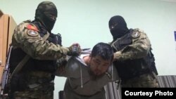Задержание Чынгыза Жумагулова, 11 апреля 2019 г. Фото МВД КР.