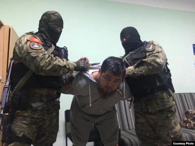 Чыңгыз Жумагуловду кармоо учурунда тартылган сүрөт. 11-апрель. 2019-жыл.