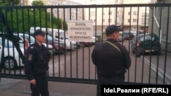 Полиция у одного из штабов Навального