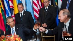 Президенти США та Росії Барак Обама і Володимир Путін під час обіду в рамках Генасамблеї ООН, Нью-Йорк, 28 вересня 2015 року