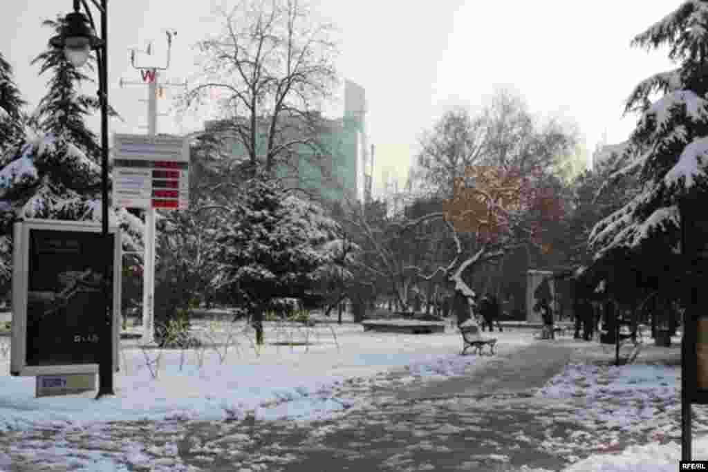 Снег во Скопје