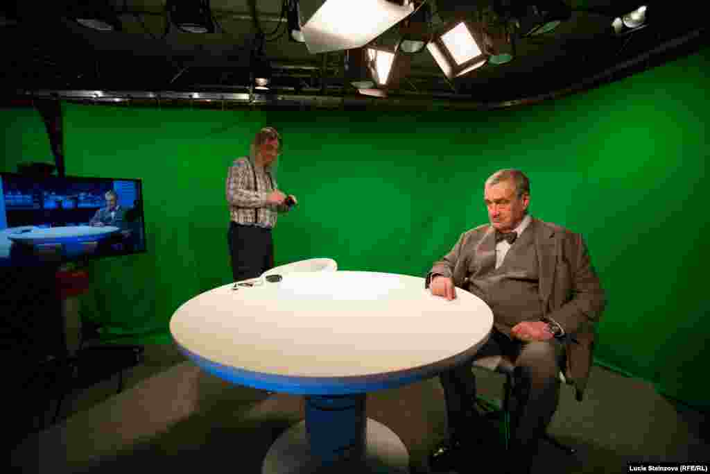 Czech Republic -- Karel Schwarzenberg at Current Time TV, studio, RFE/RL headquaters, Prague, March 5, 2015