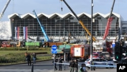 People and rescuers gather at the scene of an outdoor roof collapse at a train station in Novi Sad on November 1.