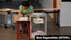 La o secție de votare în Tbilisi