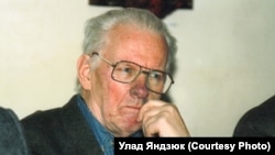 Васіль Быкаў, 2000 год. Фота Ўлада Яндзюка