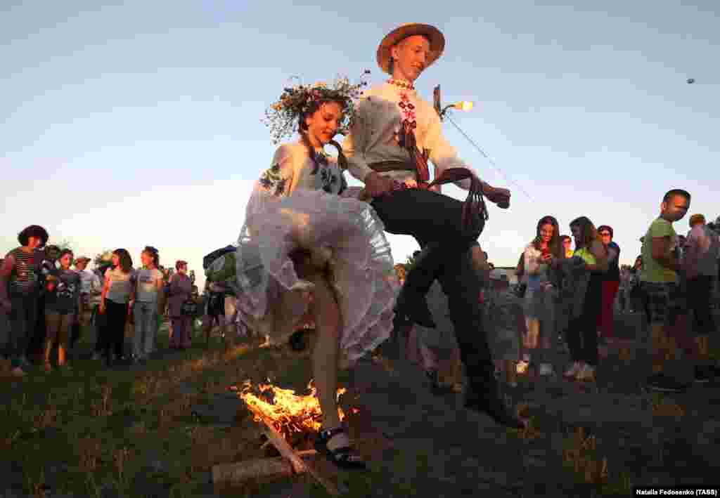 Jumping over a bonfire is one of the main events of Ivana-Kupala celebrations. According to tradition, it is a test of bravery but also a process of purification. Romantic couples jump over the bonfire holding hands. Failure to do so means a separation in the future.