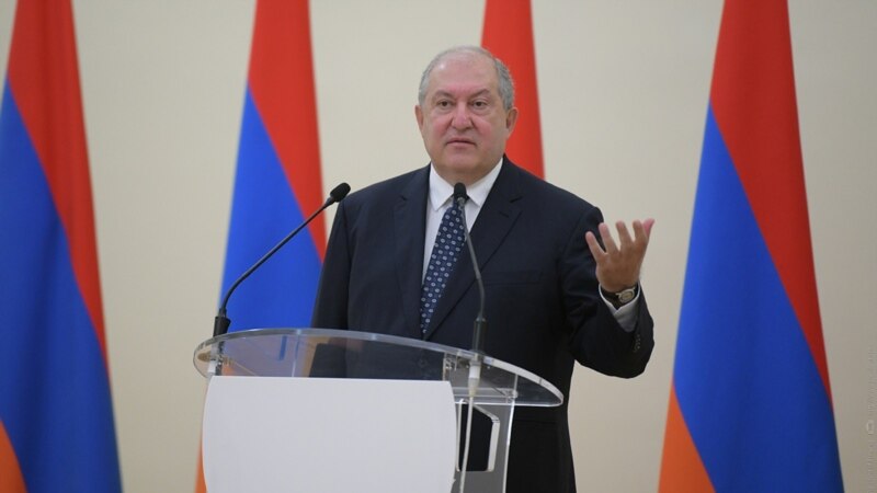 Президент Армении призвал Минобороны и МИД незамедлительно представить общественности ситуацию в Карабахе