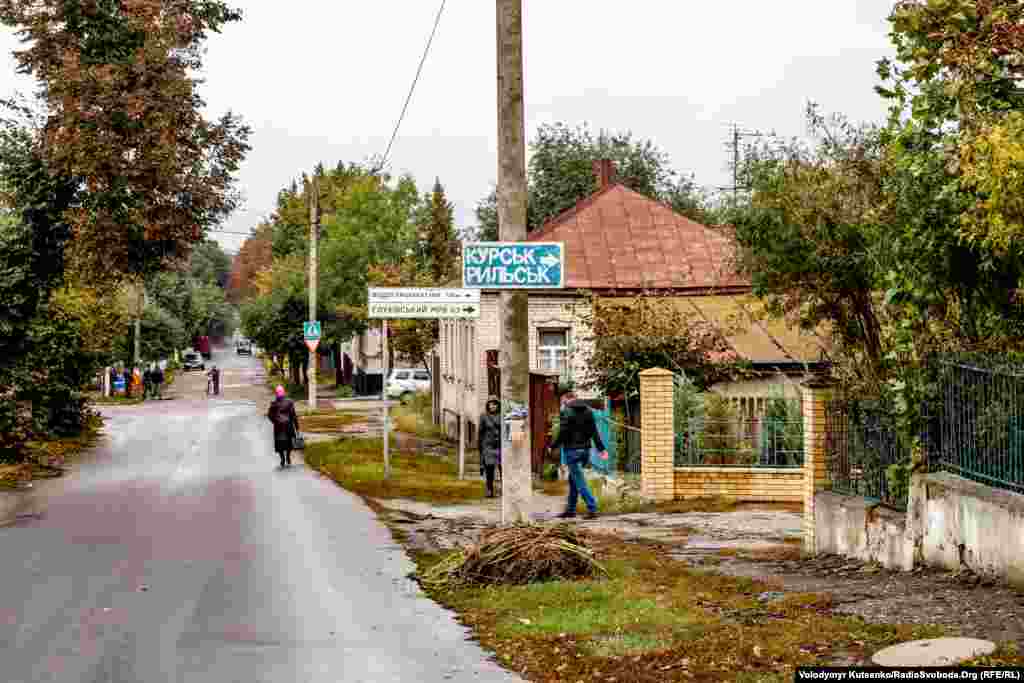 Існують версії, що Глухів отримав свою назву через розташування у важкодоступному місці. Сьогодні дістатись із Києва до Глухова найпростіше автобусом Київ &ndash; Москва, який і зараз курсує щодня. До українсько-російського кордону від центра Глухова усього 15 кілометрів 