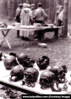 Эксгумации в Медном, август 1991, фото из архива Алексея Памятных