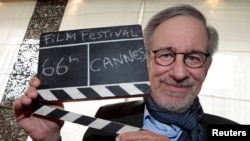 Кинорежиссер Стивен Спилберг, возглавляющий жюри 66-го Каннского фестиваля накануне открытия киносмотра. Канны, 14 мая 2013 года.