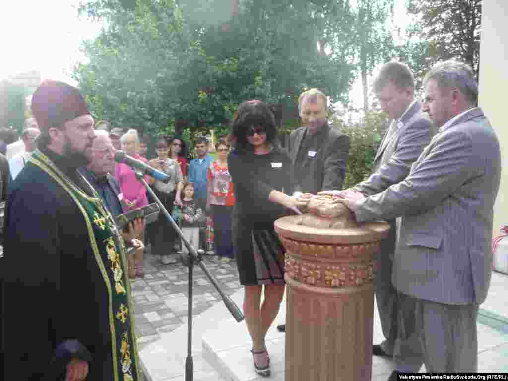 Миргороду дістався один з 25 каменів, привезених в Україну зі Святої Землі за підтримки Міжнародного благодійного фонду «Пілігрим»