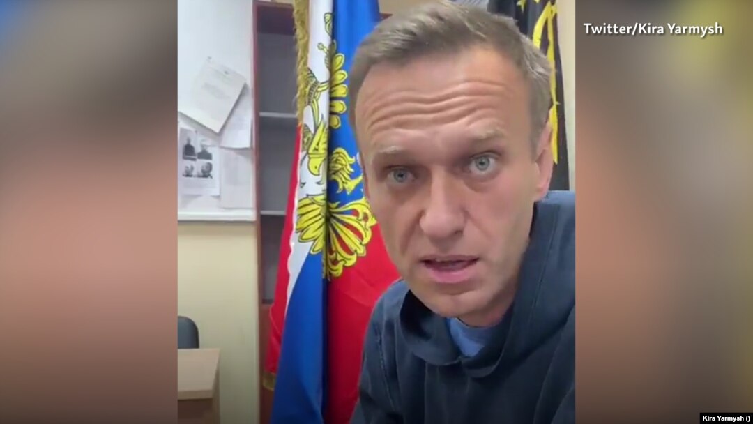 Навальный в "зале суда" в ОВД