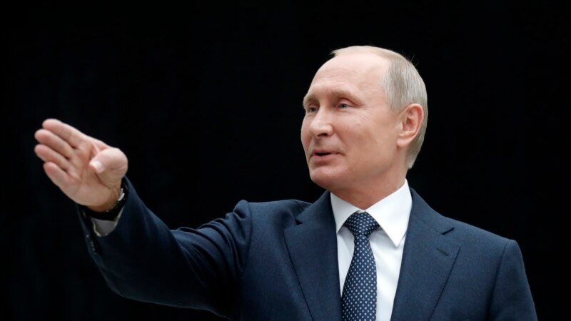 Видеть Владимира Путина президентом после 2024 года хочет 51% россиян