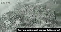 Російський танк з протидроновим захистом під час масованого штурму на Лимансько-Боровській ділянці, про відбиття якого 19 березня 2026 року заявив 3-й АК