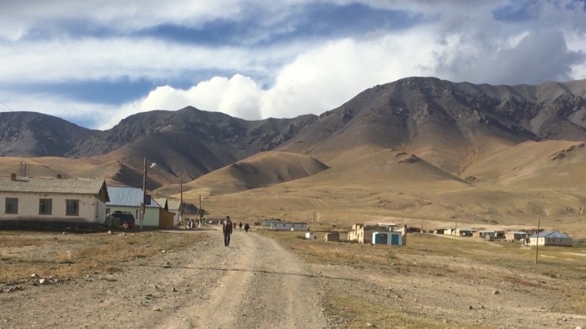 Киргизия время. Посёлок АК-Шыйрак. Жансай село Киргизия. Рудник АК Шыйрак Кыргызстан. АК Шийрак село.